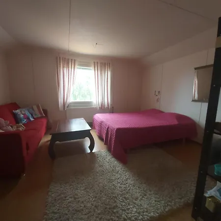 In A Big Wooden Home, Quarto em Acomodações Particulares