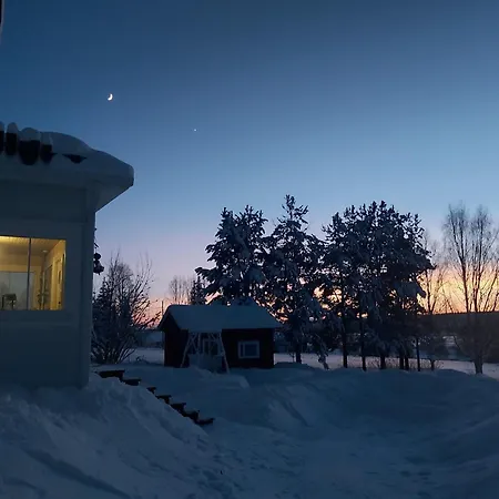 Quarto em Acomodações Particulares In A Big Wooden Home, *