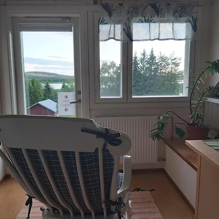 In A Big Wooden Home, Kotimajoitukset *