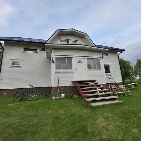 In A Big Wooden Home, Kotimajoitukset Muonio