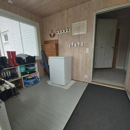 In A Big Wooden Home, Kotimajoitukset *