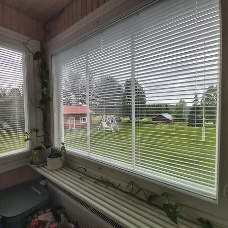 Quarto em Acomodações Particulares In A Big Wooden Home,