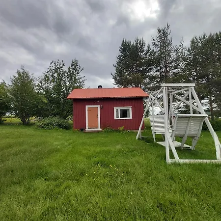 In A Big Wooden Home, Kotimajoitukset