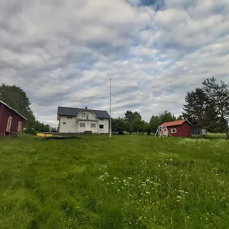 Kotimajoitukset In A Big Wooden Home, Muonio