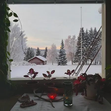 Kotimajoitukset In A Big Wooden Home,