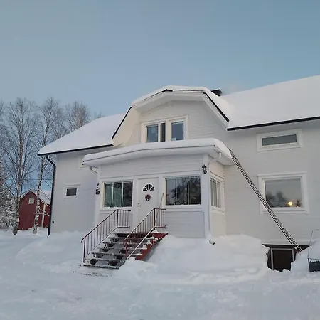 Kotimajoitukset In A Big Wooden Home, Muonio