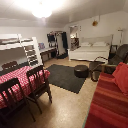 In A Big Wooden Home, Pansiyon