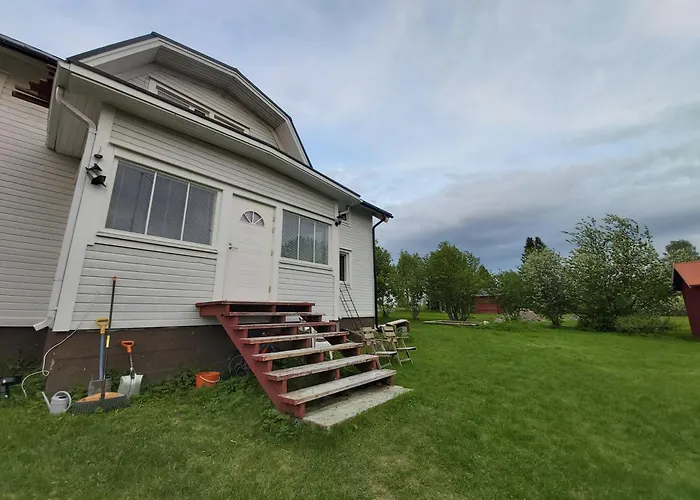 民宿 In A Big Wooden Home,