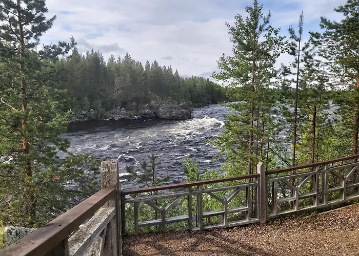 民宿 In A Big Wooden Home, *