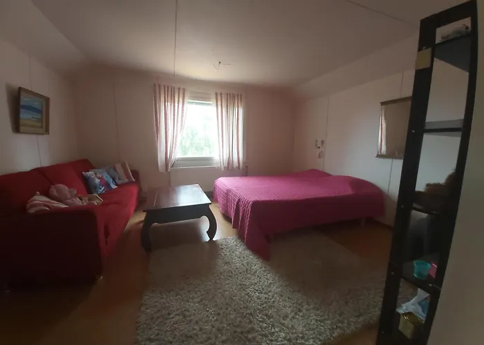 In A Big Wooden Home, 民宿