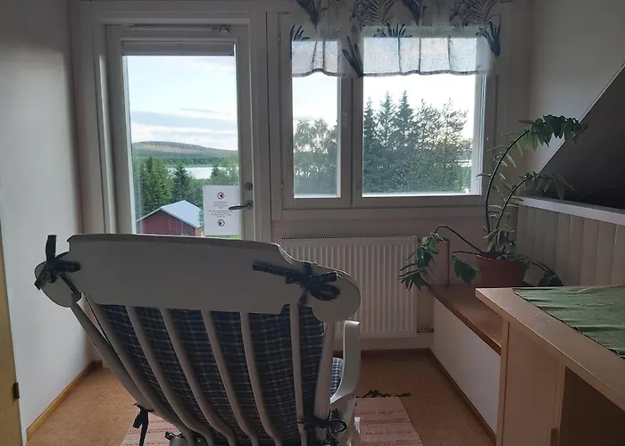 In A Big Wooden Home, 民宿 *