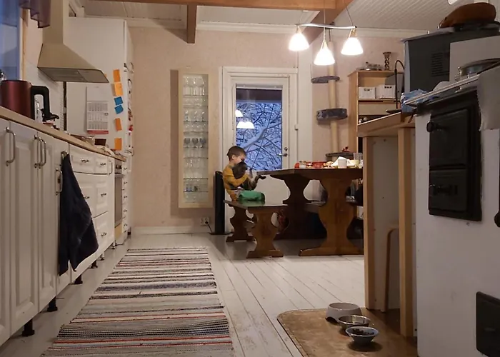 In A Big Wooden Home, 民宿