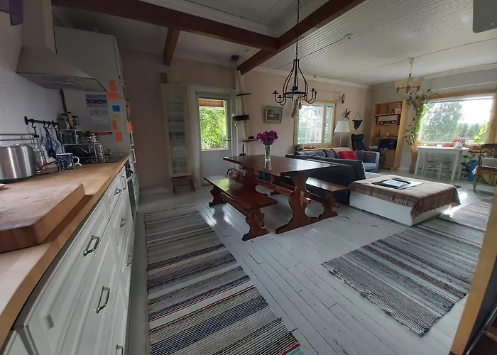 In A Big Wooden Home, 穆奥尼奥