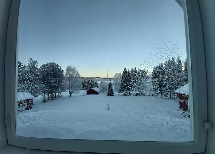 民宿 In A Big Wooden Home, *