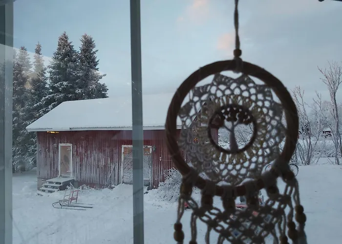 民宿 In A Big Wooden Home, *